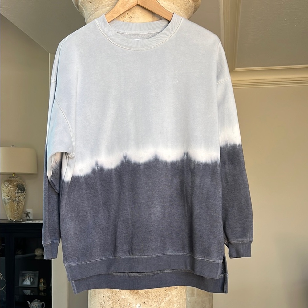 Light Blue/Gray and White Dip Dye Sweatshirt Sz Small (4-6) Side Slits Crew Neck